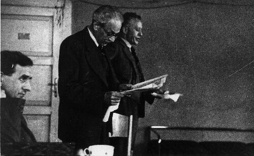 Abbildung 11: Hans Vogel, Friedrich Stampfer und Siegmund Crummenerl (von links) 1933 bei einer Besprechung in Prag