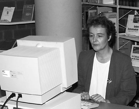 Herta Däubler-Gmelin, heute Bundesministerin der Justiz, bei der Präsentation des Internet-Angebotes der Friedrich-Ebert-Stiftung - 1996